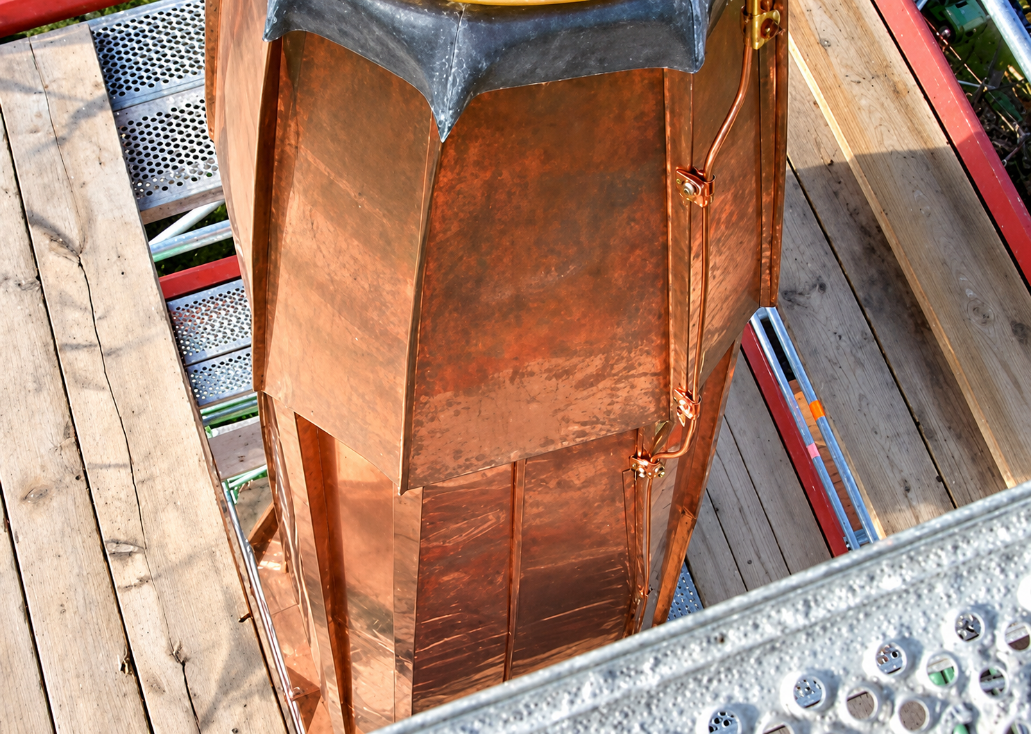 Kupferverkleideter Dachaufbau auf Gerüst